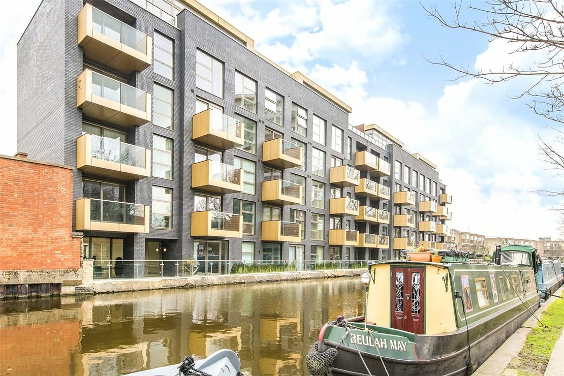 http://cdn.jonathanarron.com/property_image.1110cm740.v1/for-sale/Amberley-Waterfront-Amberley-Road-London-W9/182/182_06d9267304dda01a30734e4a6db93b93.jpg