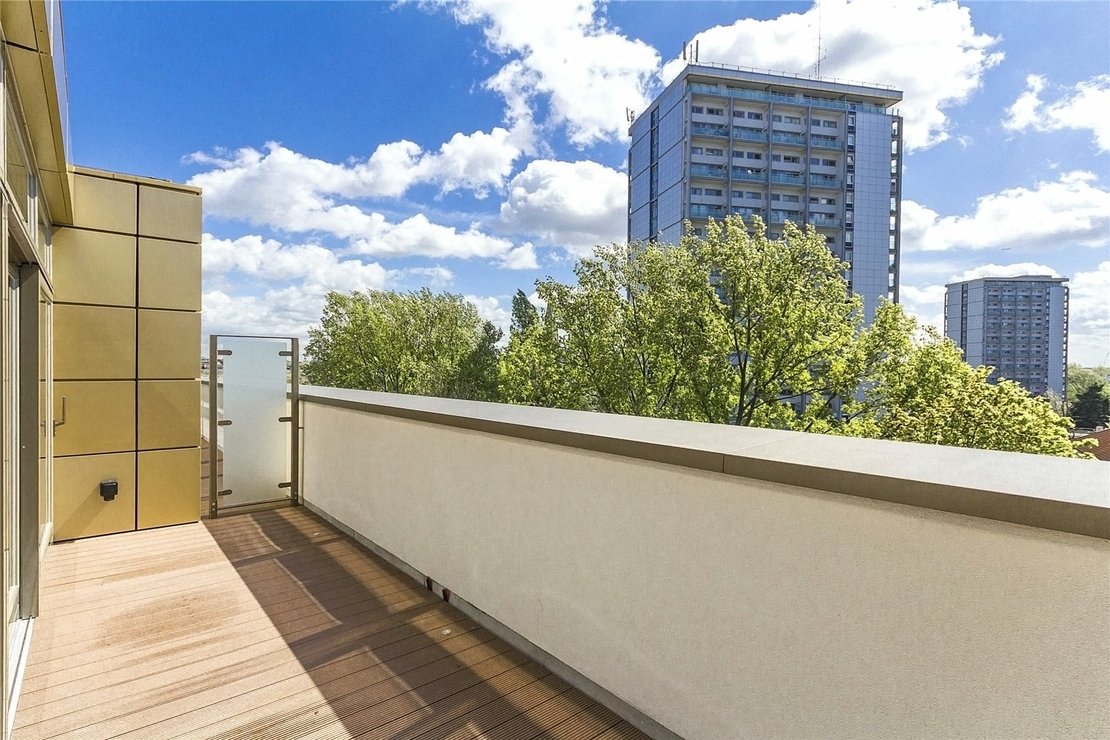 http://cdn.jonathanarron.com/property_image.1110cm740.v1/for-sale/Amberley-Waterfront-Amberley-Road-London-W9/182/182_781d5c1fc5bf1585e1885a21f864f6ac.jpg
