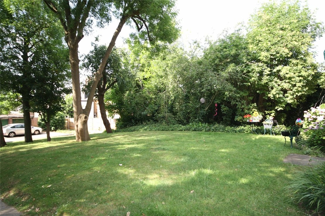 1 bedroom Flat for sale in Blenheim Court-view3