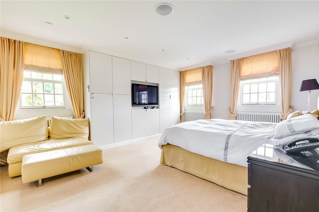 http://cdn.jonathanarron.com/property_image.1110cm740.v1/for-sale/Christchurch-Avenue-Brondesbury-Park-London-NW6/492/492_6c7ac525359214eb1cae0cf6079ba494.jpg