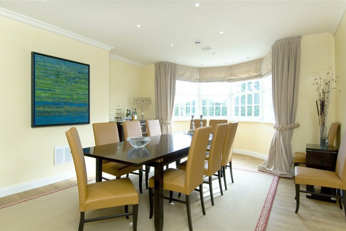 http://cdn.jonathanarron.com/property_image.1110cm740.v1/for-sale/Christchurch-Avenue-Brondesbury-Park-London-NW6/492/492_8316aa1cfcf4e8060cf000e343ecdcd9.jpg