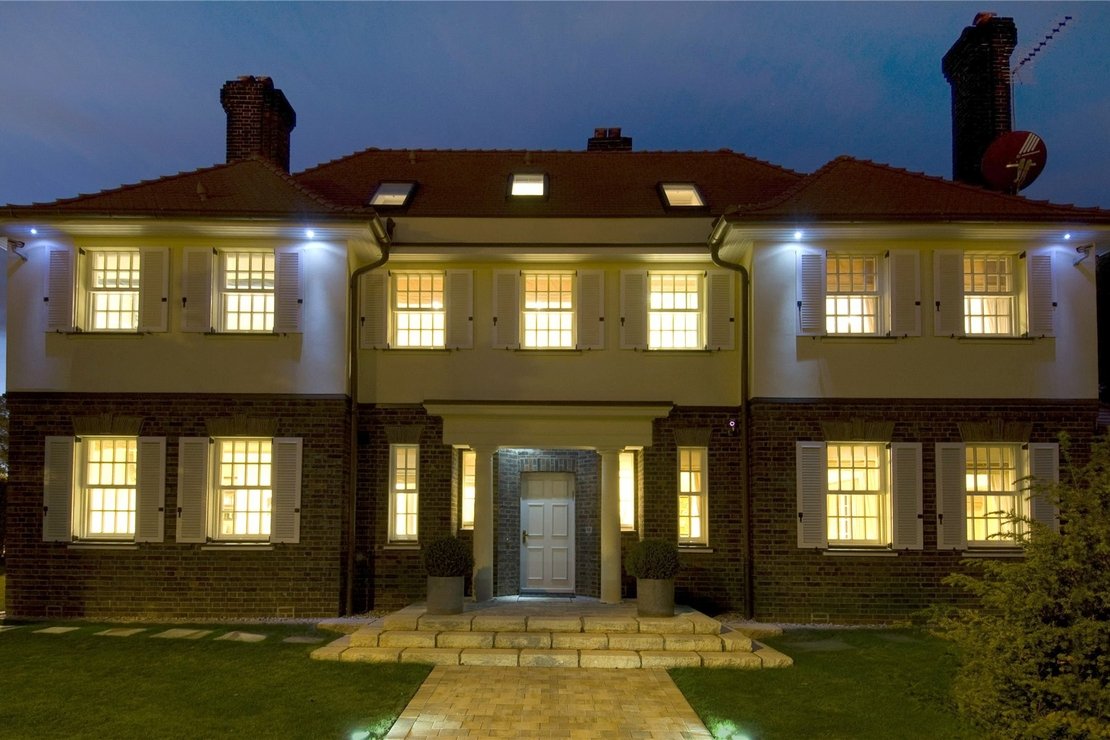 http://cdn.jonathanarron.com/property_image.1110cm740.v1/for-sale/Christchurch-Avenue-Brondesbury-Park-London-NW6/492/492_a5a0a2c2fe97890db7470def00ab71f2.jpg