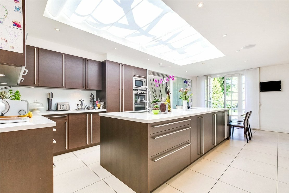 http://cdn.jonathanarron.com/property_image.1110cm740.v1/for-sale/Christchurch-Avenue-Brondesbury-Park-London-NW6/492/492_ae9b550efb4add4df65f305fac84609d.jpg