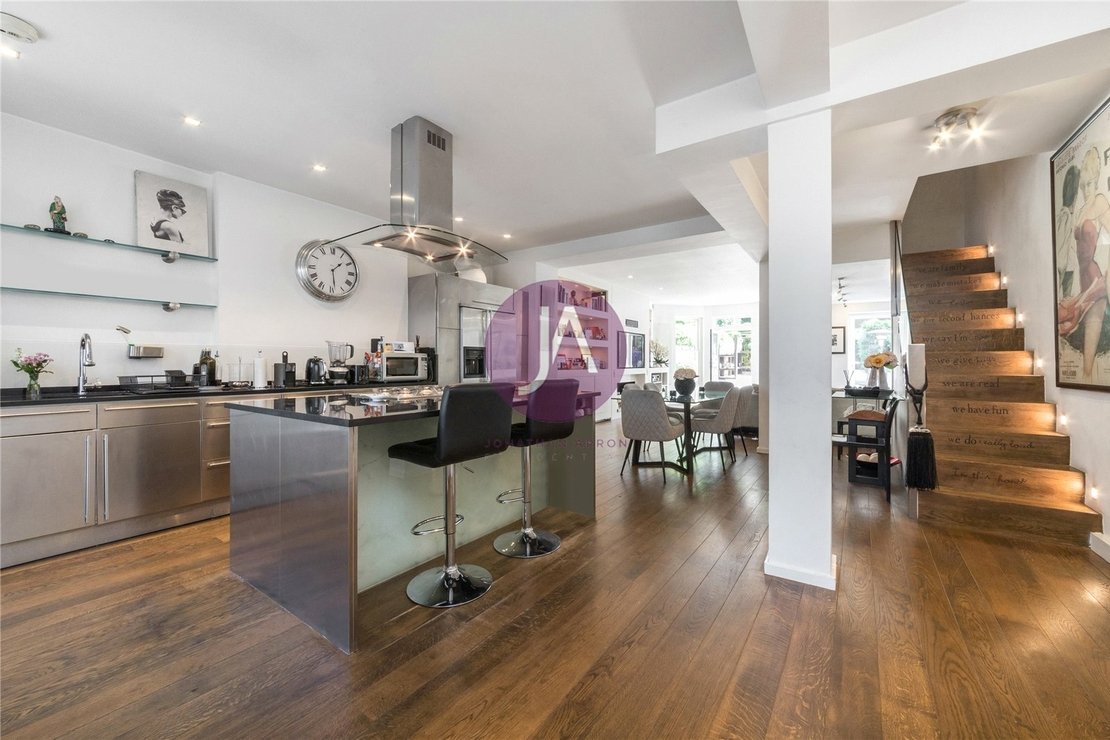 3 bedroom Maisonette for sale in Elgin Avenue-view13