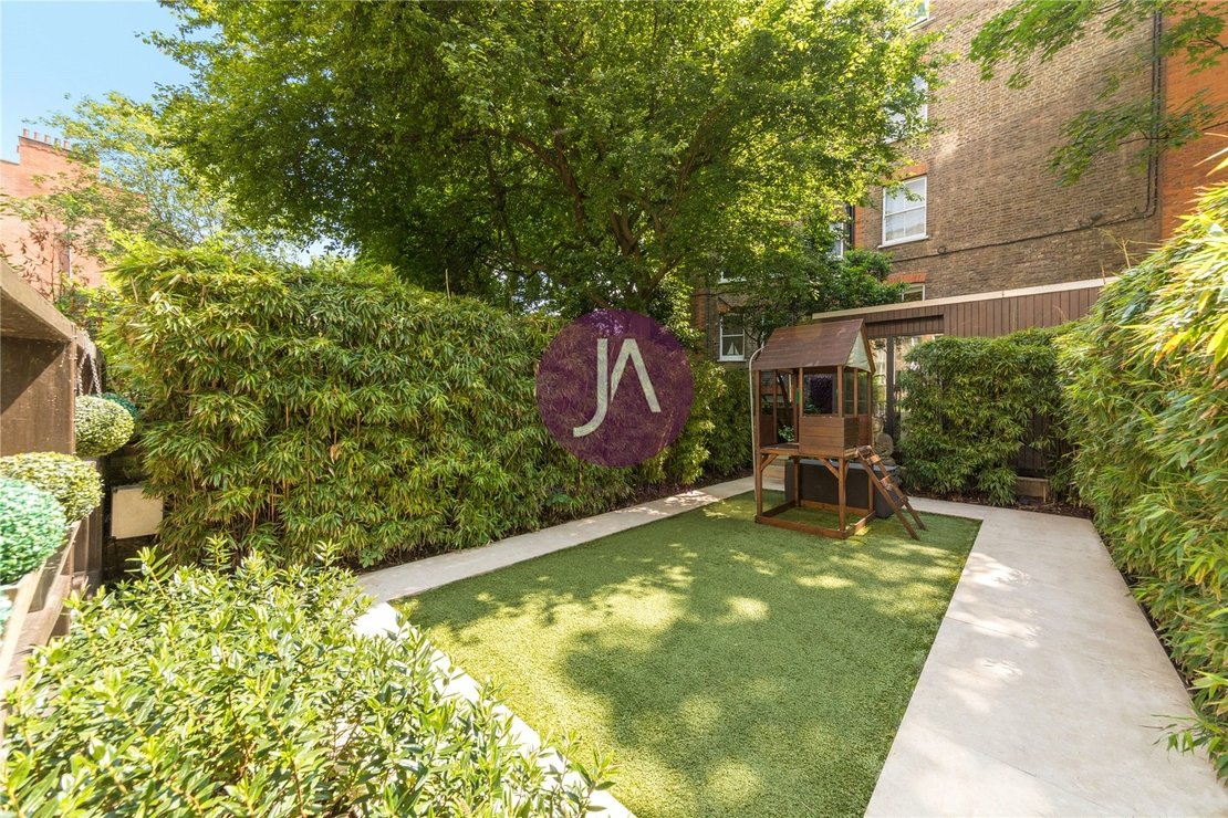 3 bedroom Maisonette for sale in Elgin Avenue-view14