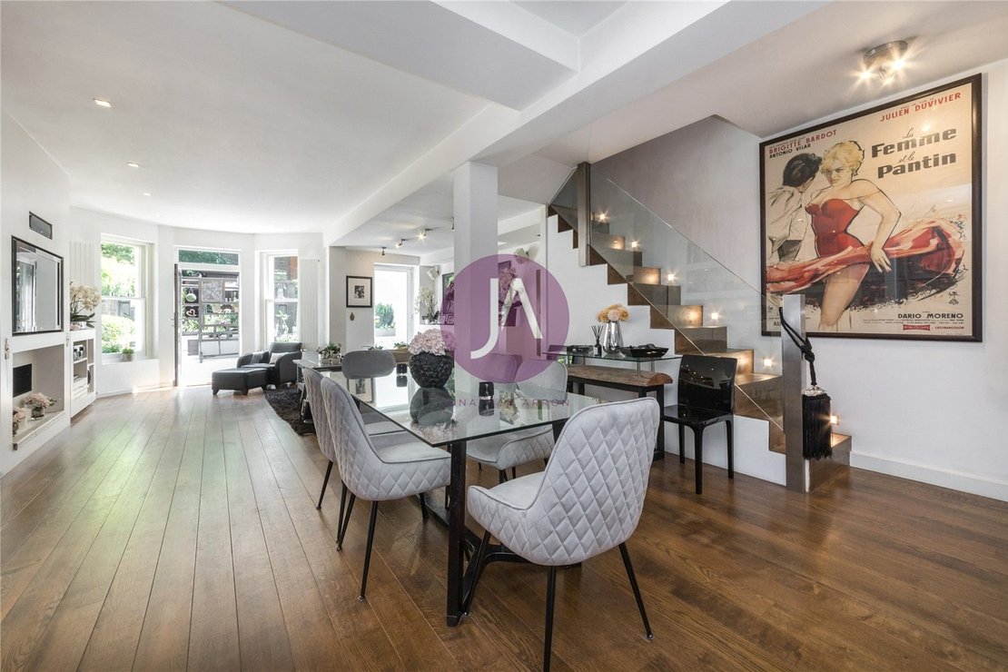3 bedroom Maisonette for sale in Elgin Avenue-view2