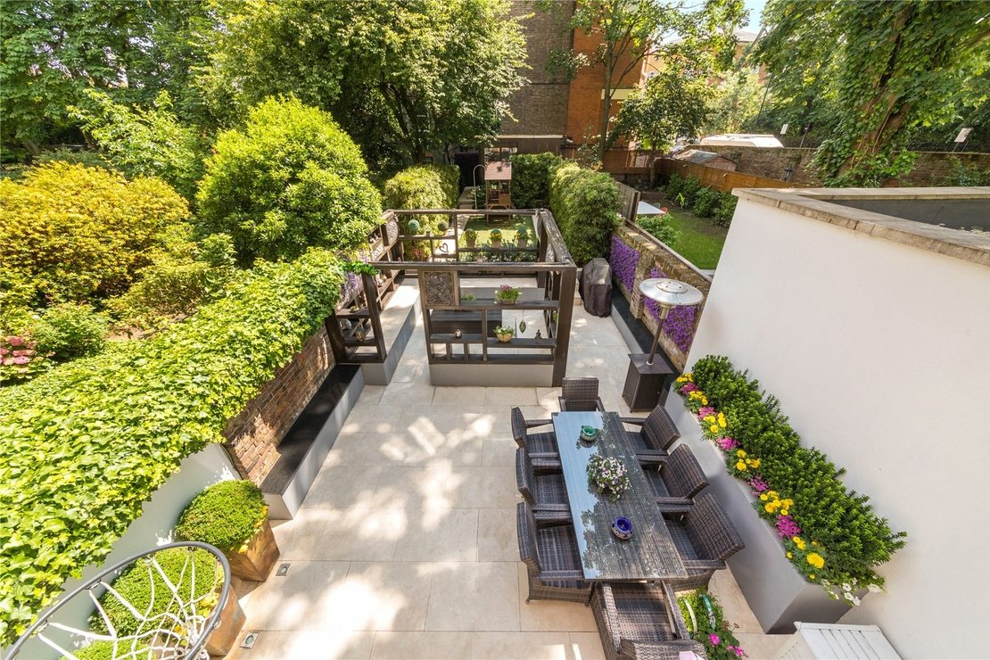 3 bedroom Maisonette for sale in Elgin Avenue-view1