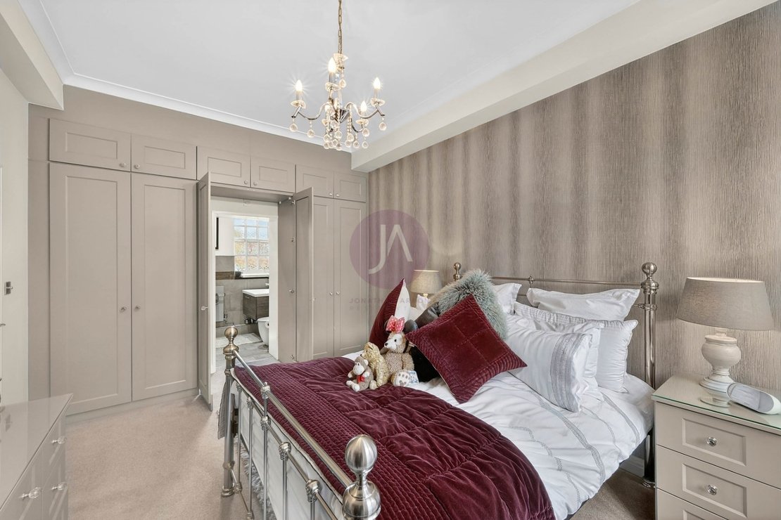 3 bedroom Properties for sale in Goldring Way-view10