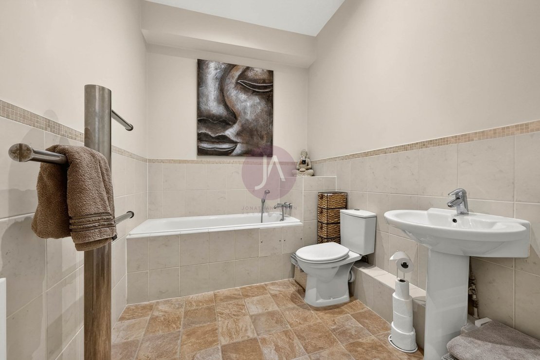 3 bedroom Properties for sale in Goldring Way-view18