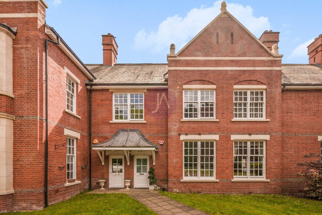 3 bedroom Properties for sale in Goldring Way-view1