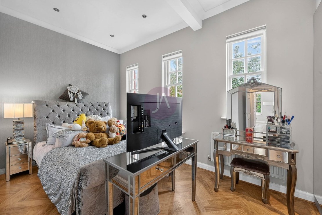 3 bedroom Properties for sale in Goldring Way-view12