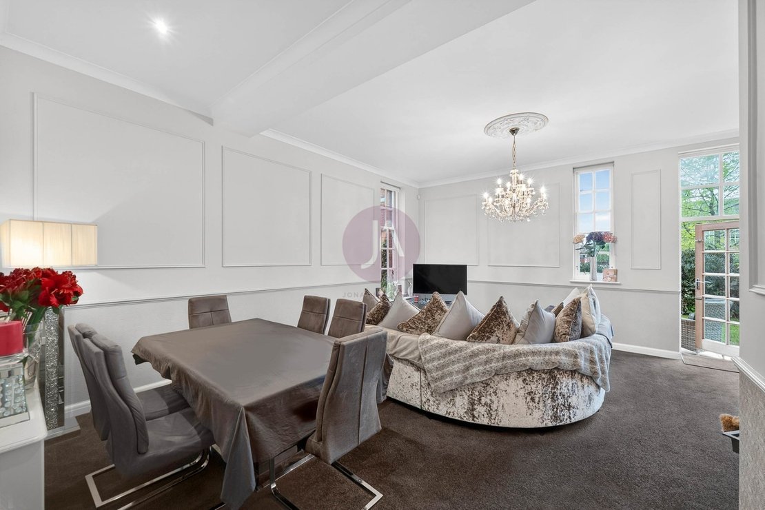 3 bedroom Properties for sale in Goldring Way-view3