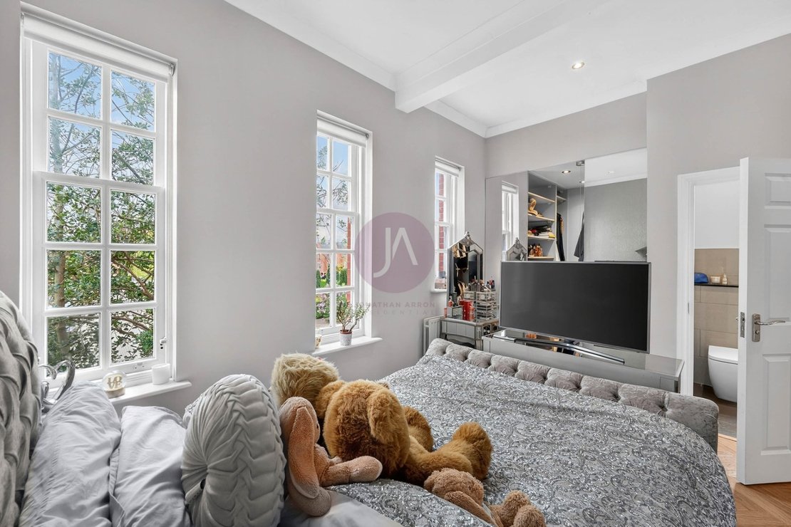 3 bedroom Properties for sale in Goldring Way-view13