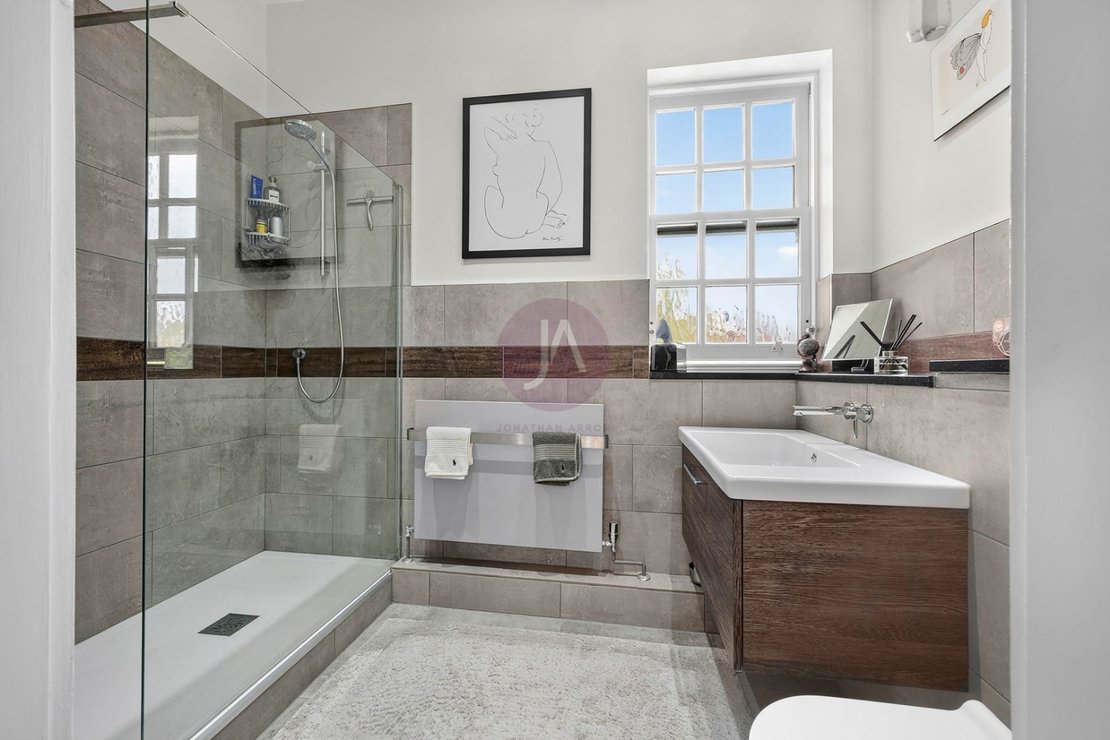 3 bedroom Properties for sale in Goldring Way-view16