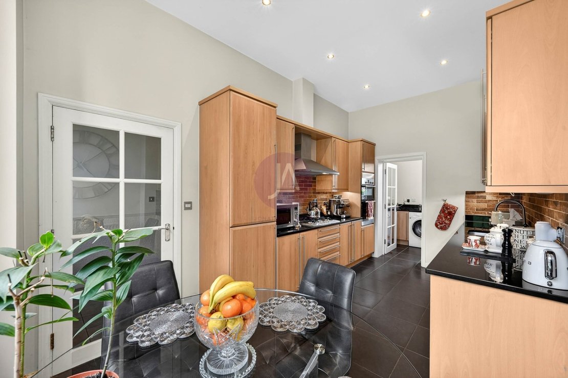 3 bedroom Properties for sale in Goldring Way-view7