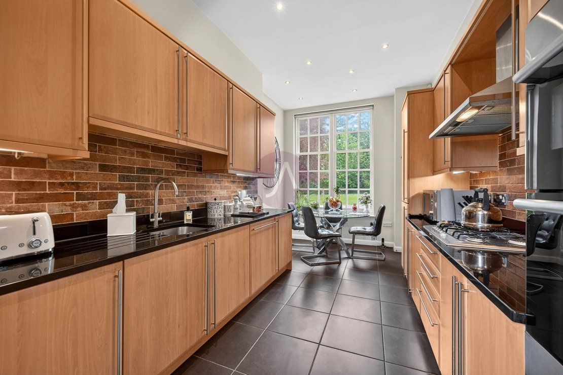 3 bedroom Properties for sale in Goldring Way-view5