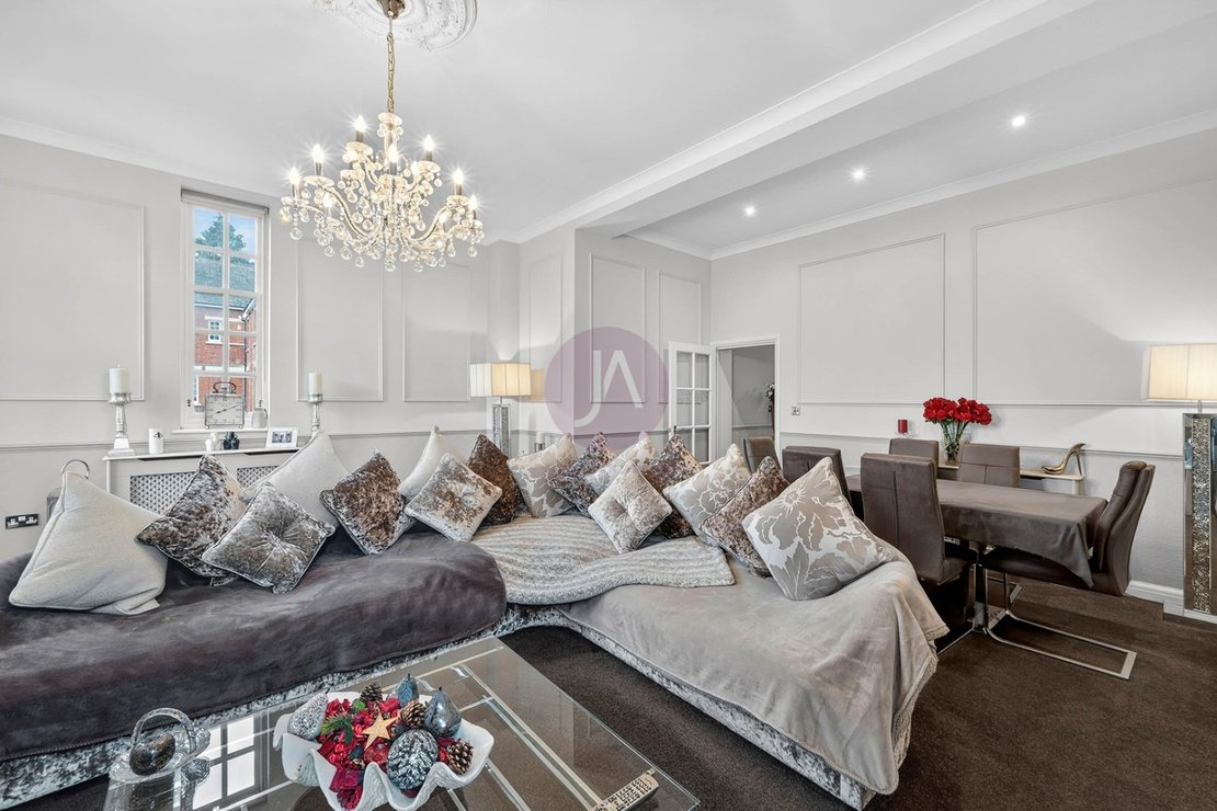3 bedroom Properties for sale in Goldring Way-view8