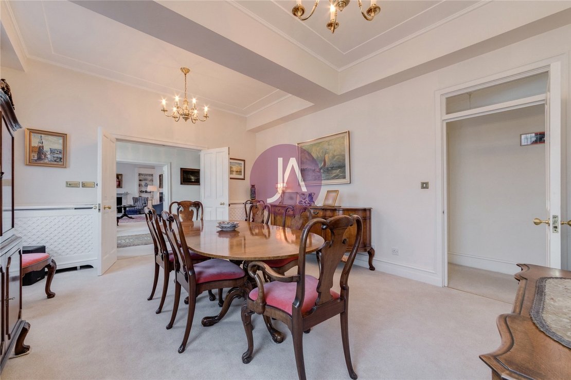 4 bedroom Flat for sale in Hereford House-view3