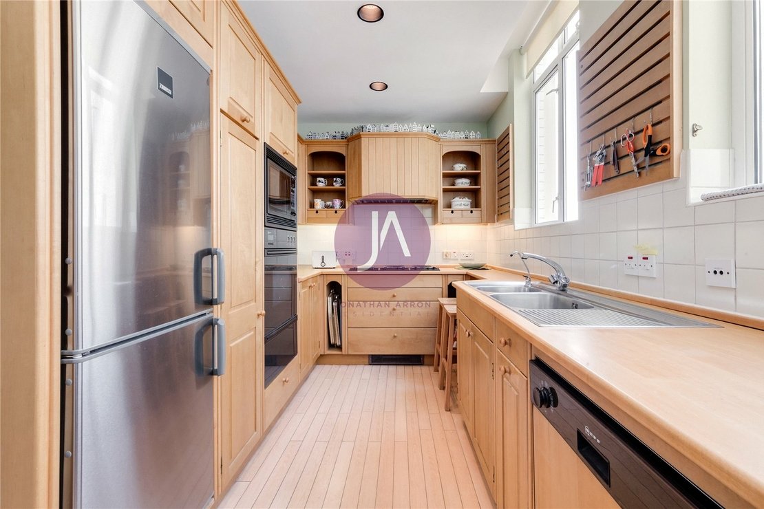 4 bedroom Flat for sale in Hereford House-view9