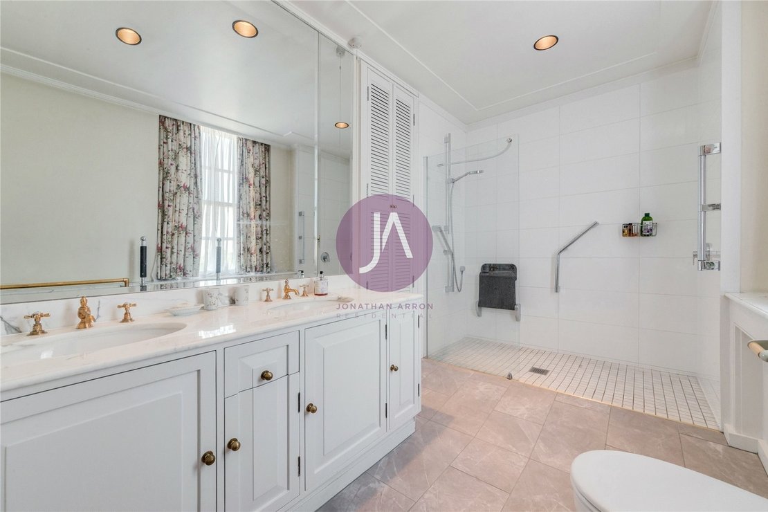 4 bedroom Flat for sale in Hereford House-view5
