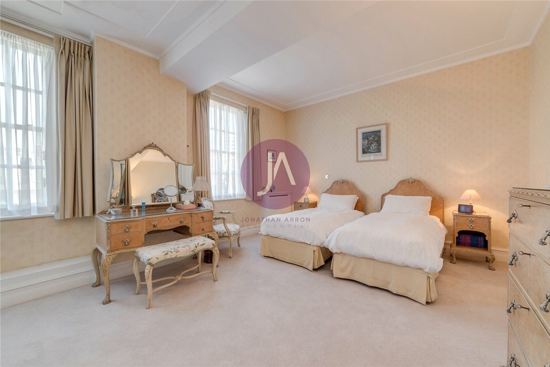 4 bedroom Flat for sale in Hereford House-view8