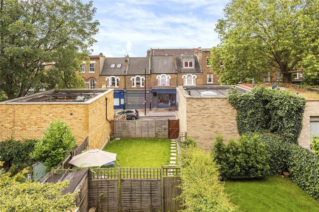 2 bedroom Flat for sale in Hillfield Road-view10