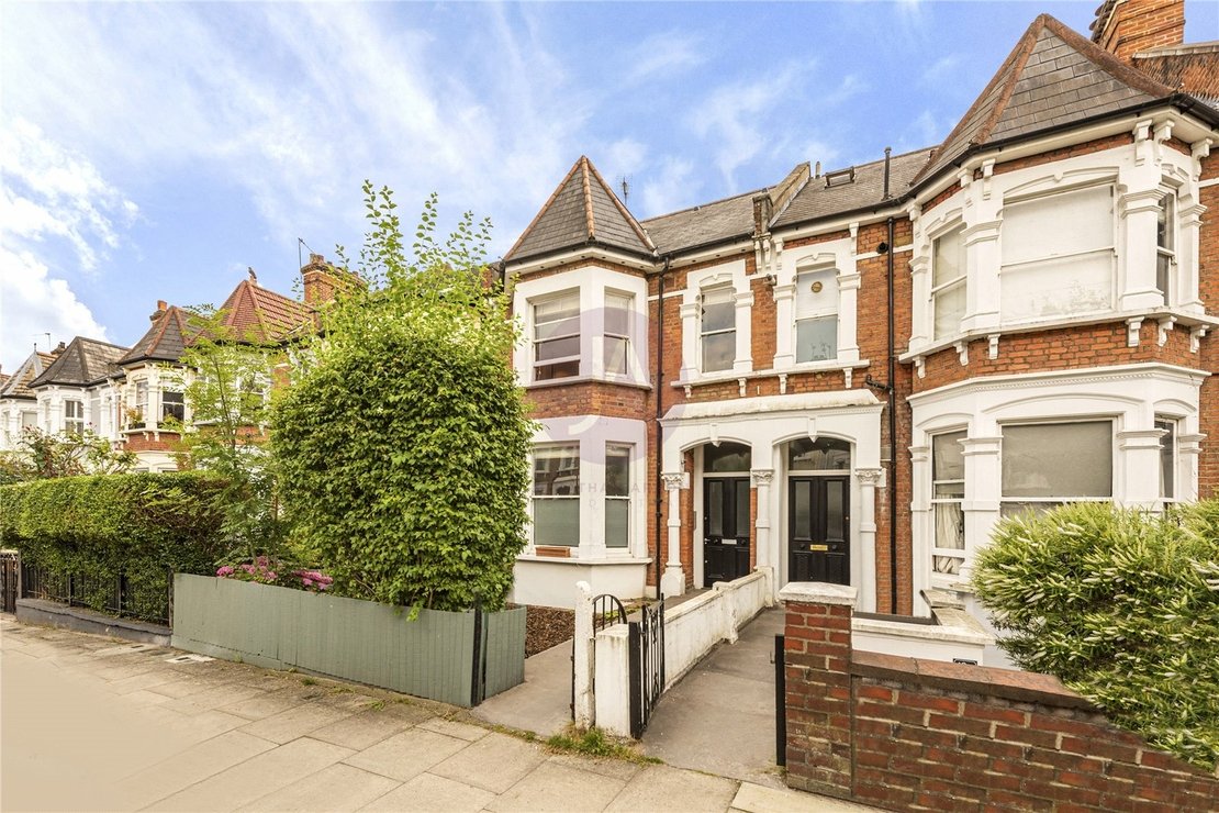 2 bedroom Flat for sale in Hillfield Road-view7