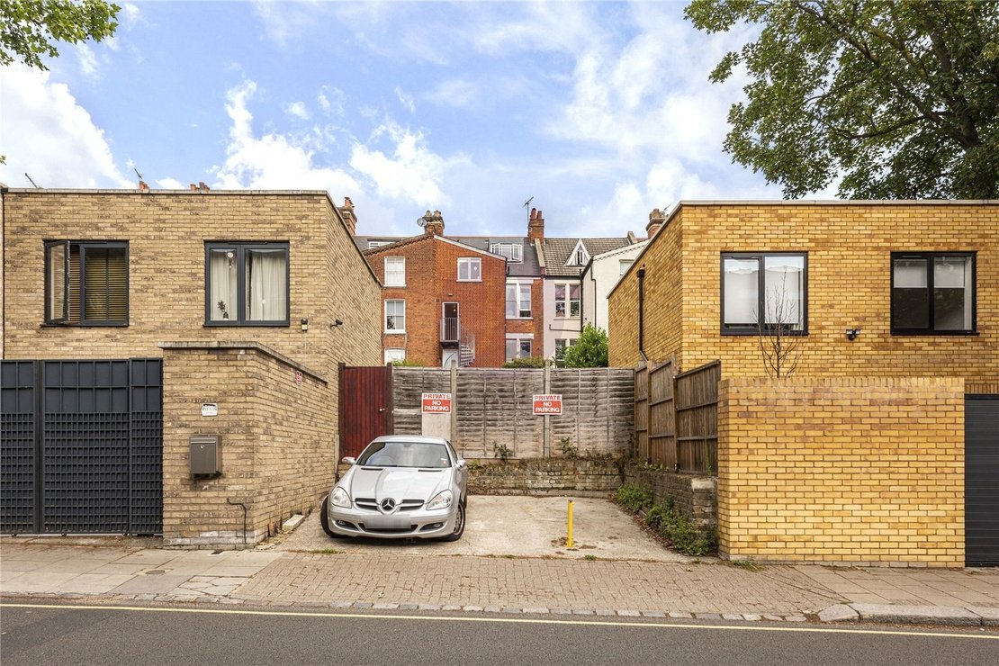 2 bedroom Flat for sale in Hillfield Road-view11
