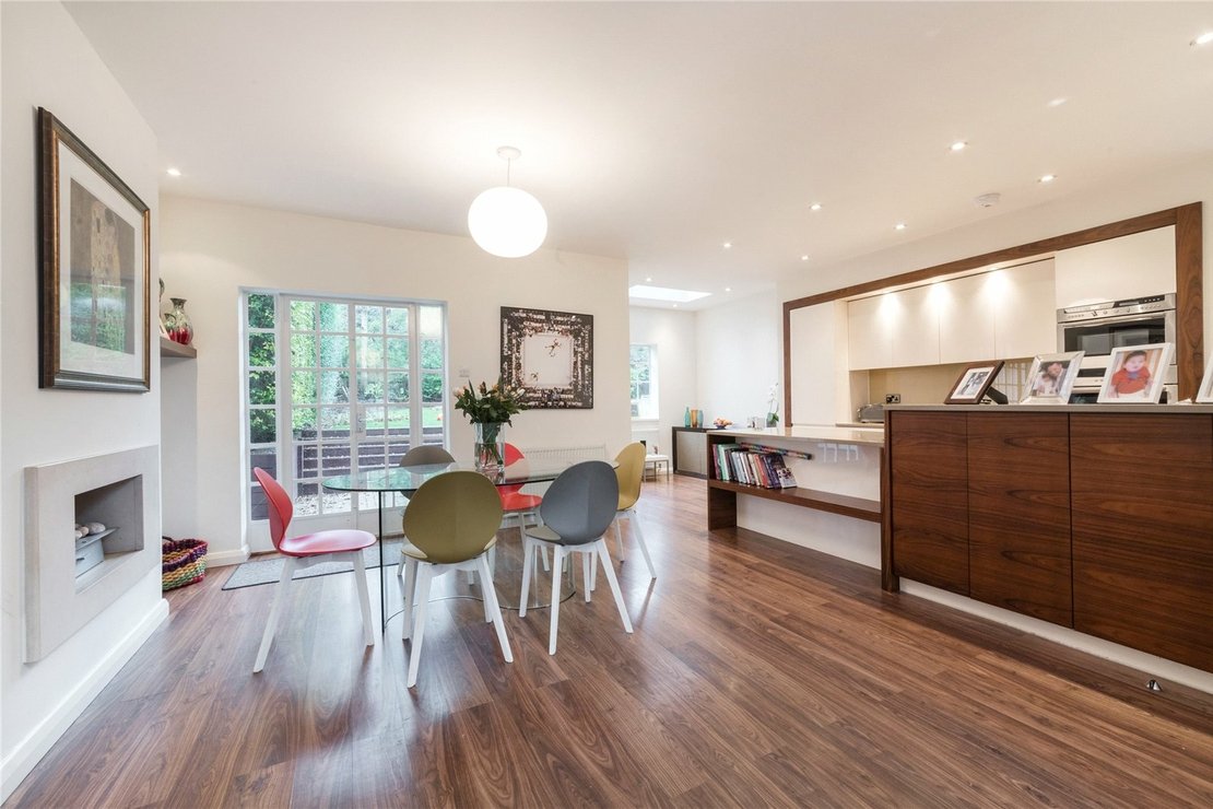 4 bedroom House for sale in Holyoake Walk-view2