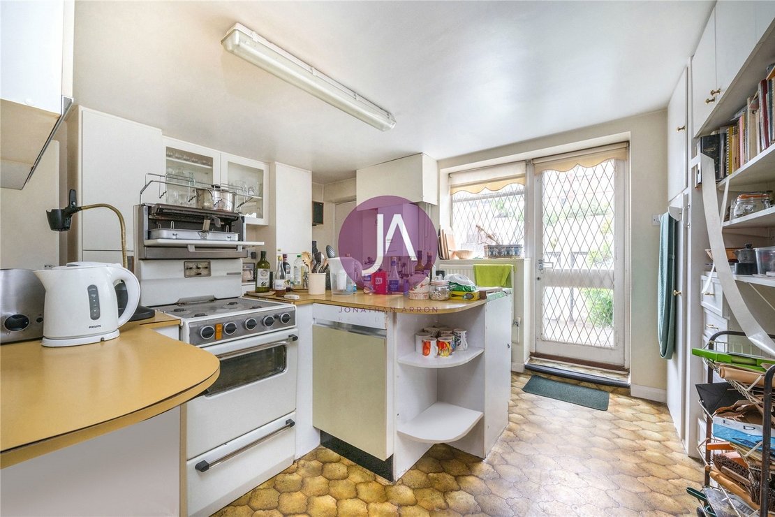 3 bedroom House for sale in Lonsdale Road-view8