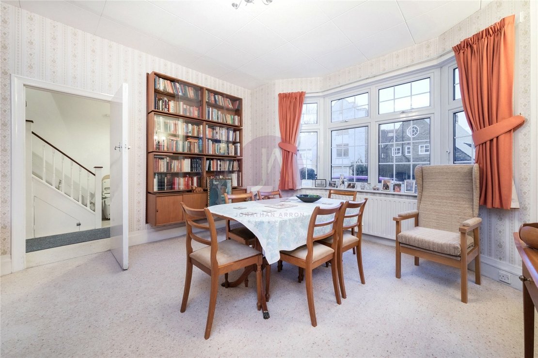 4 bedroom House for sale in North End Road-view11