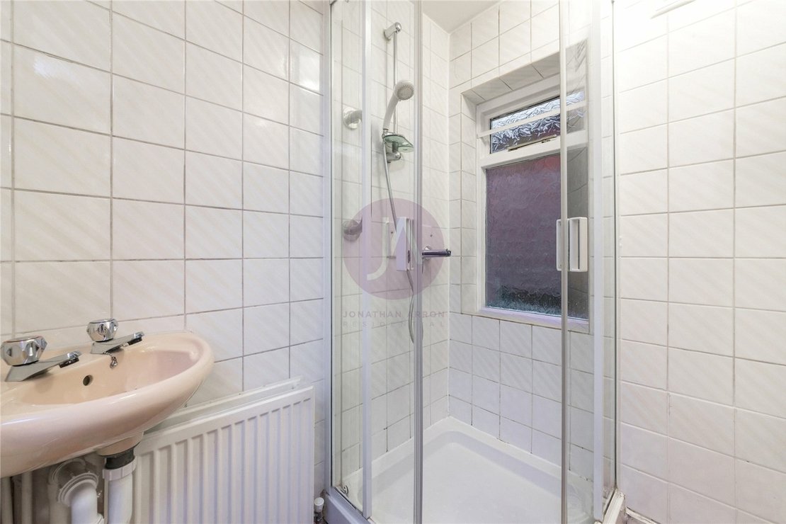4 bedroom House for sale in North End Road-view10