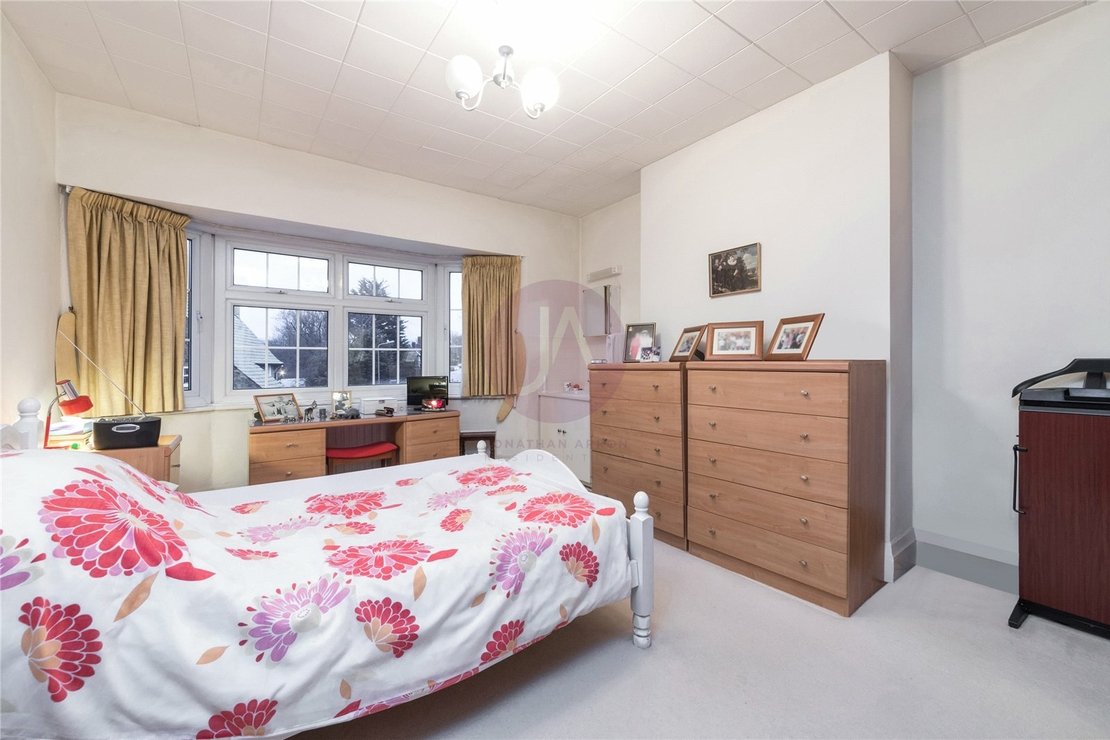 4 bedroom House for sale in North End Road-view5