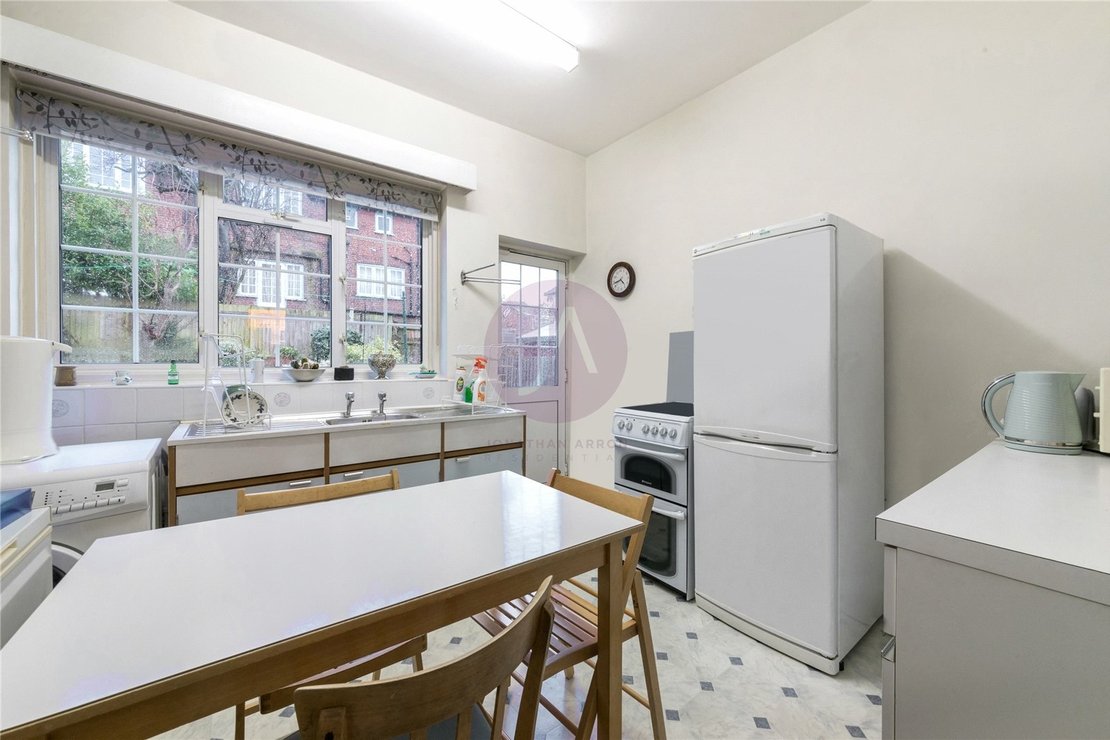 4 bedroom House for sale in North End Road-view4