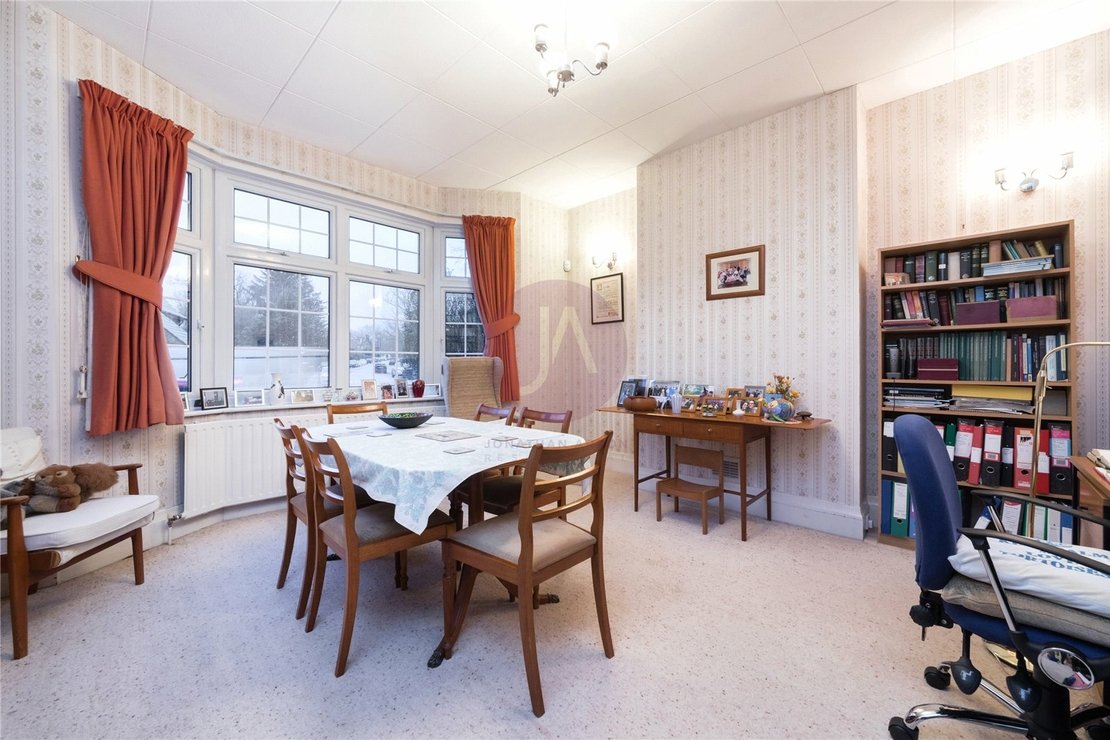 4 bedroom House for sale in North End Road-view2