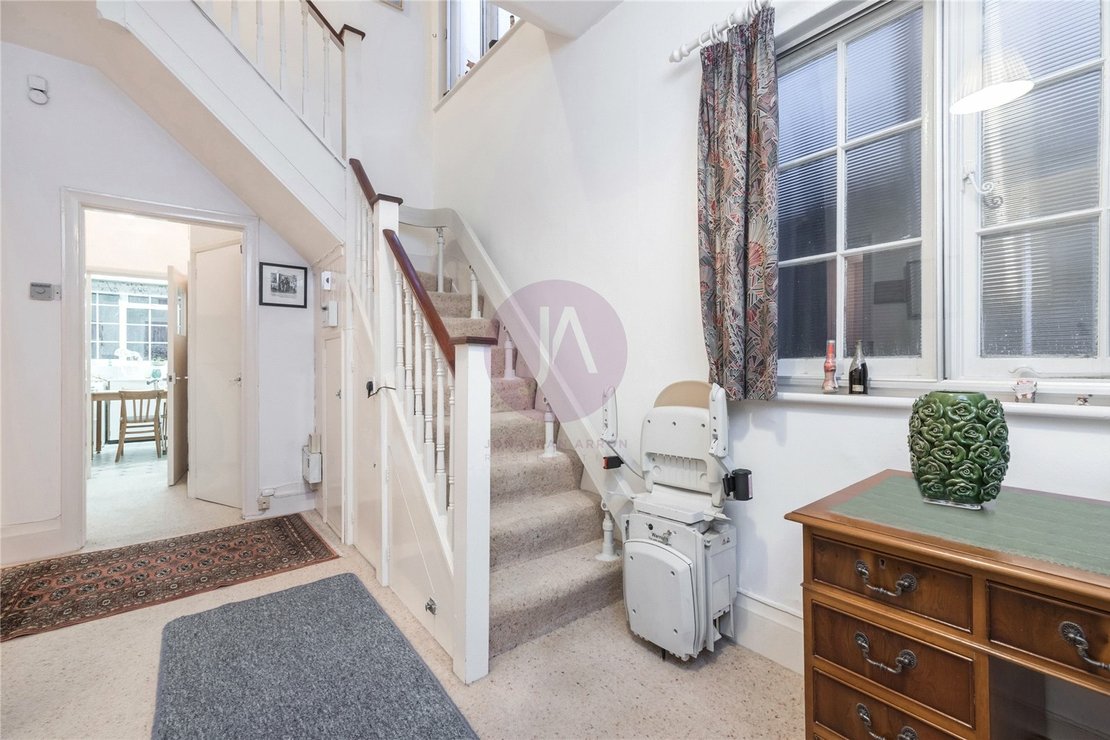 4 bedroom House for sale in North End Road-view8