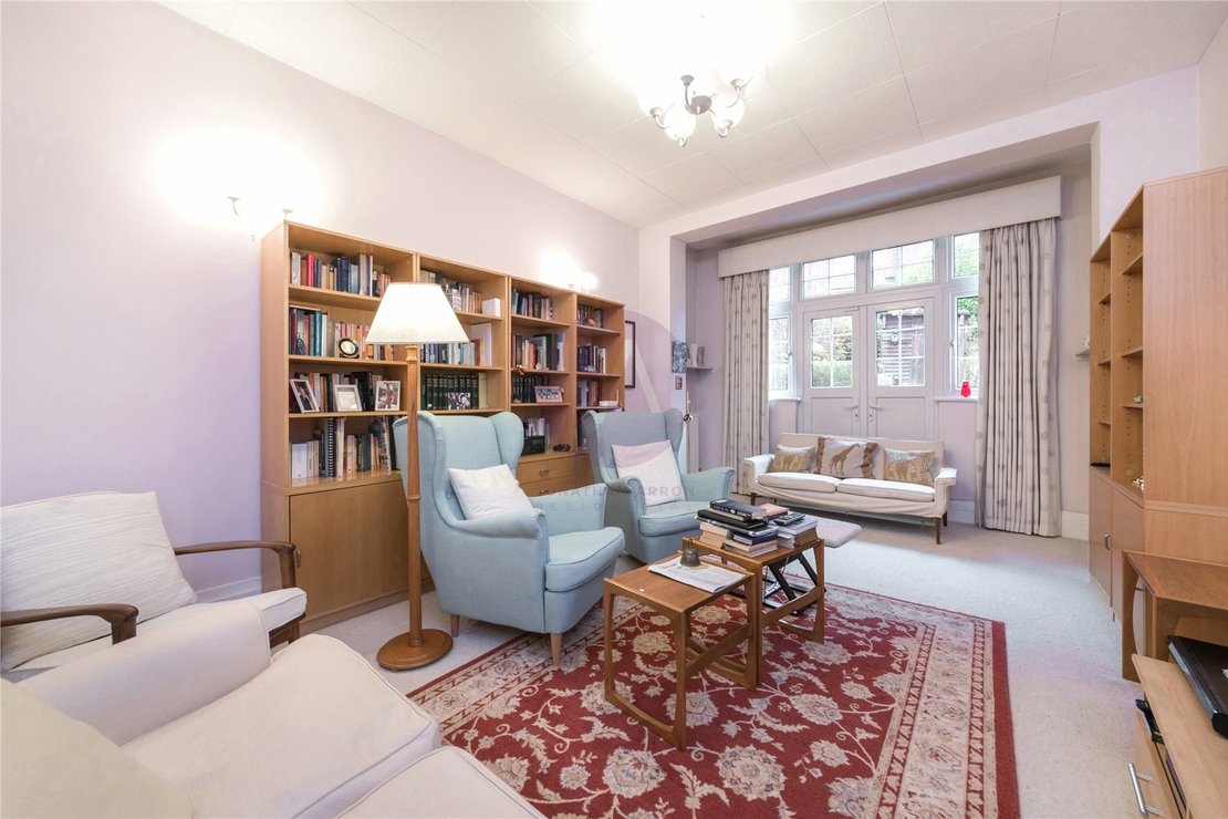 4 bedroom House for sale in North End Road-view3