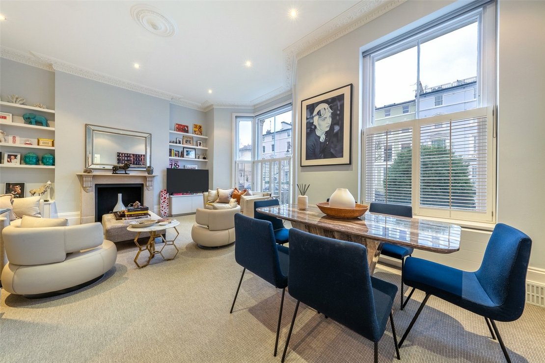 2 bedroom Flat for sale in Regents Park Road-view5