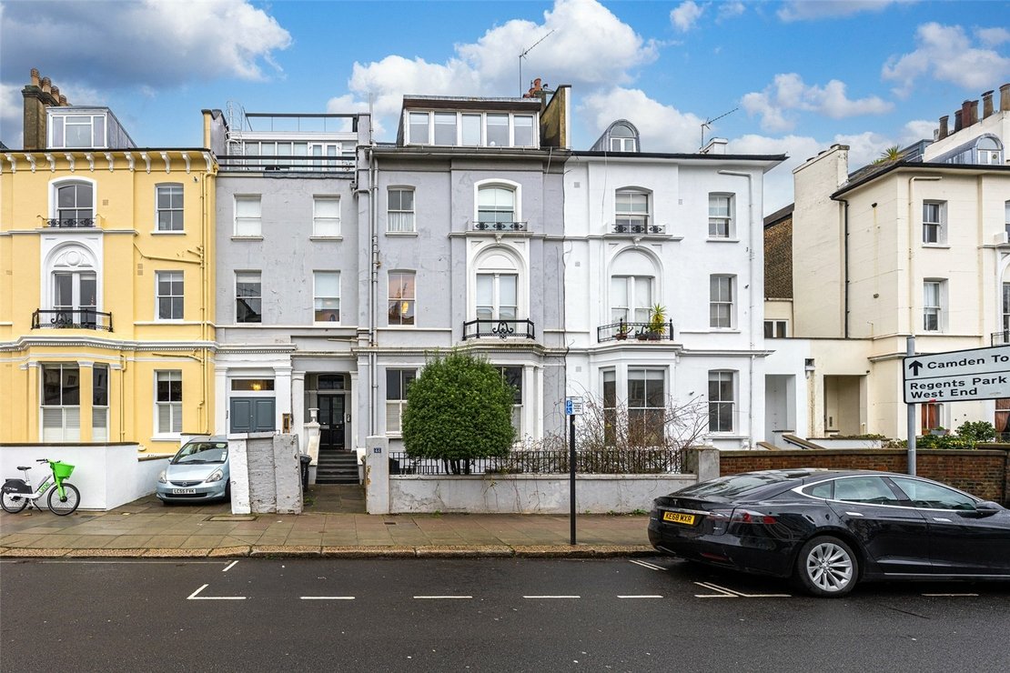 2 bedroom Flat for sale in Regents Park Road-view1
