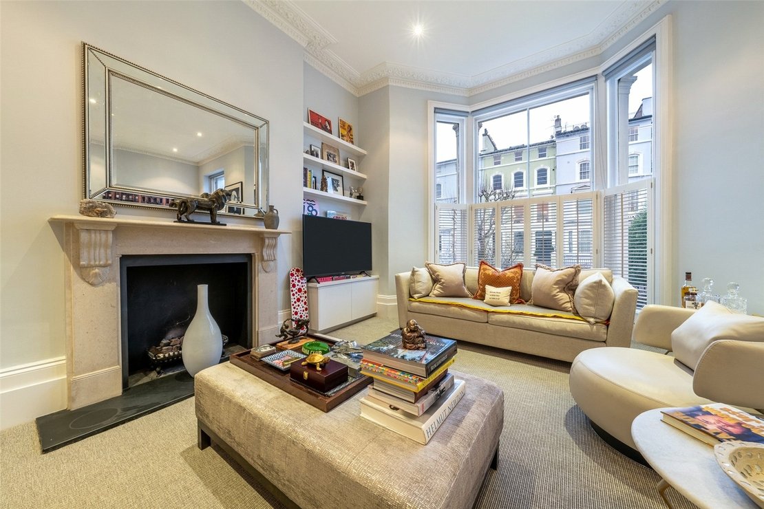 2 bedroom Flat for sale in Regents Park Road-view3
