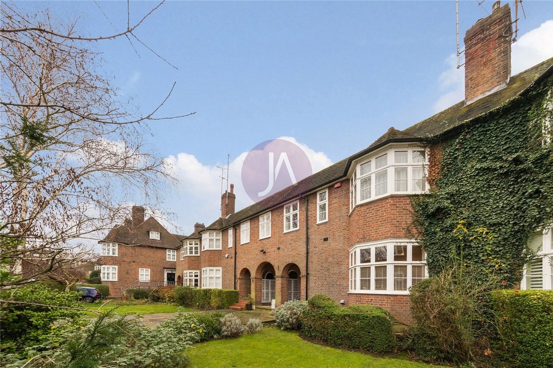 4 bedroom House for sale in Rotherwick Road-view15