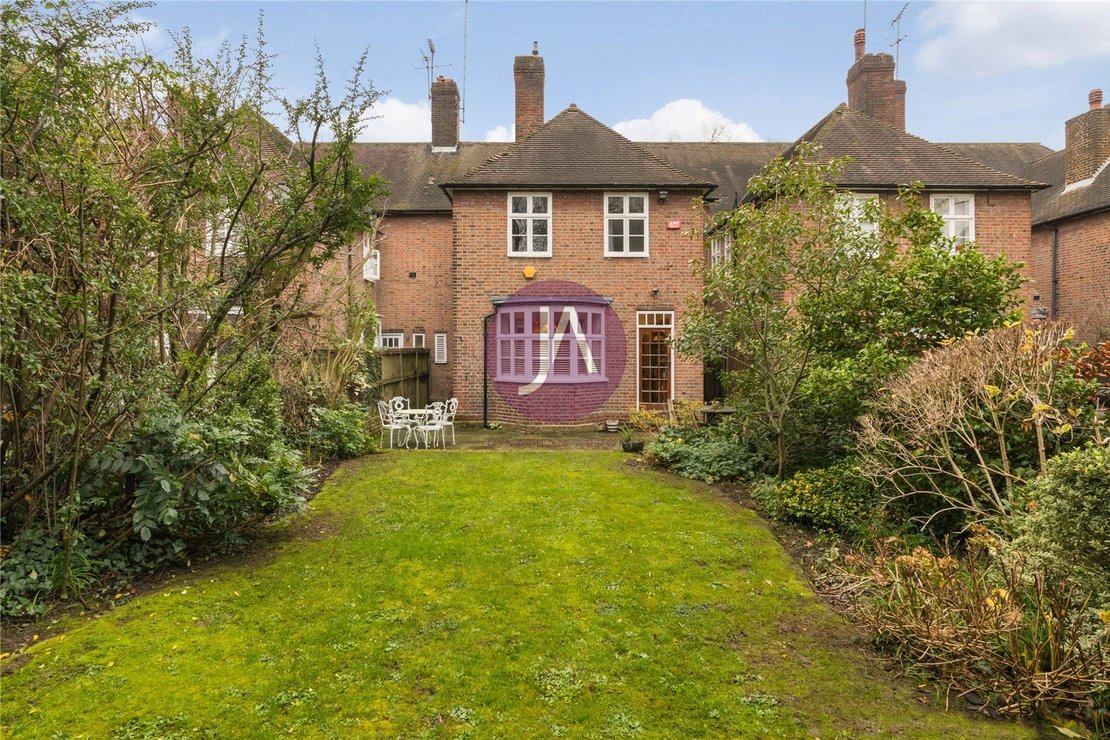4 bedroom House for sale in Rotherwick Road-view7