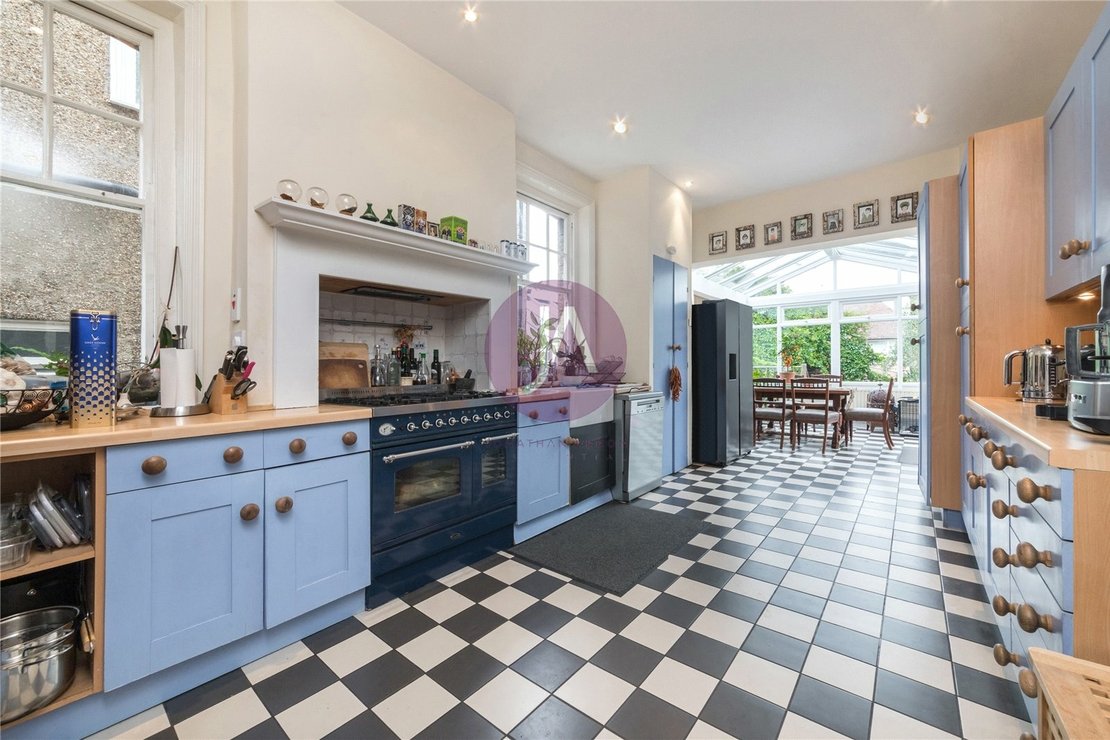 5 bedroom House for sale in St John's Road-view4