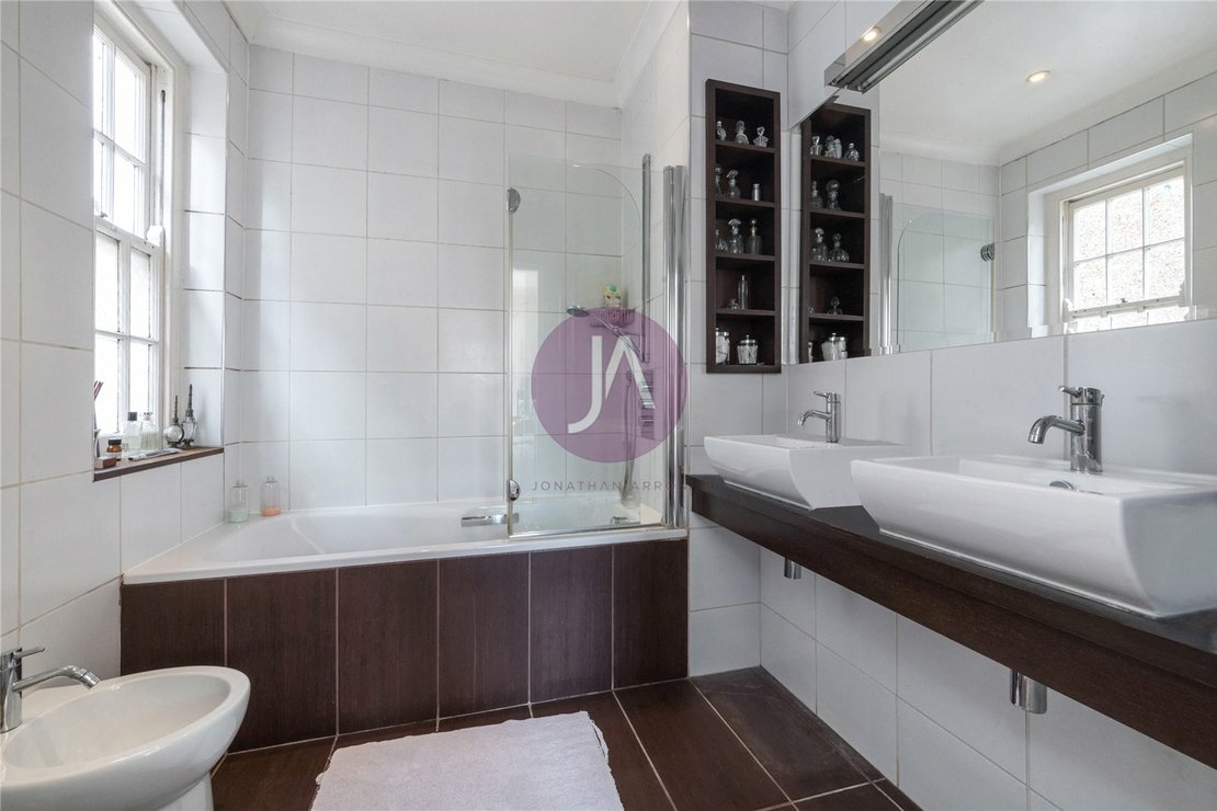 5 bedroom House for sale in St John's Road-view8