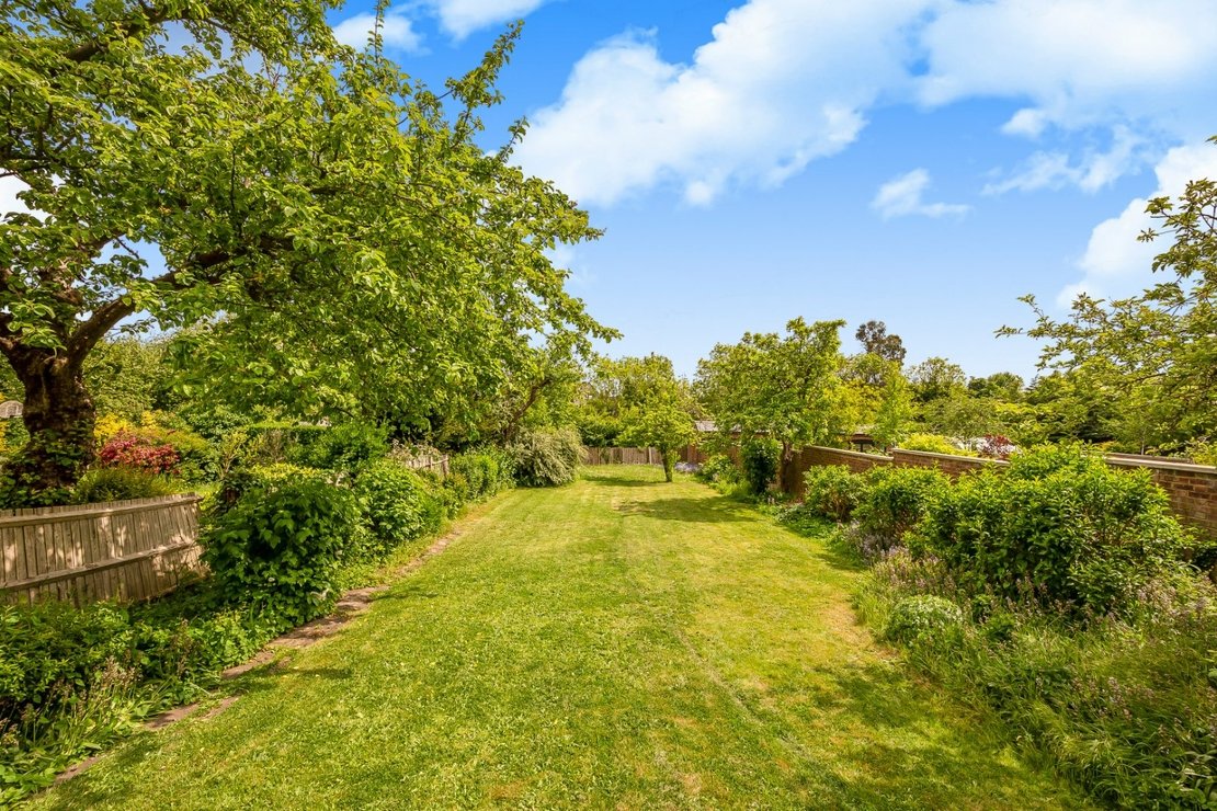 http://cdn.jonathanarron.com/property_image.1110cm740.v1/for-sale/The-Avenue-Brondesbury-Park-London-NW6/1866/1866_2c26ad1bab922098768eb3f7cc5ff963.jpg