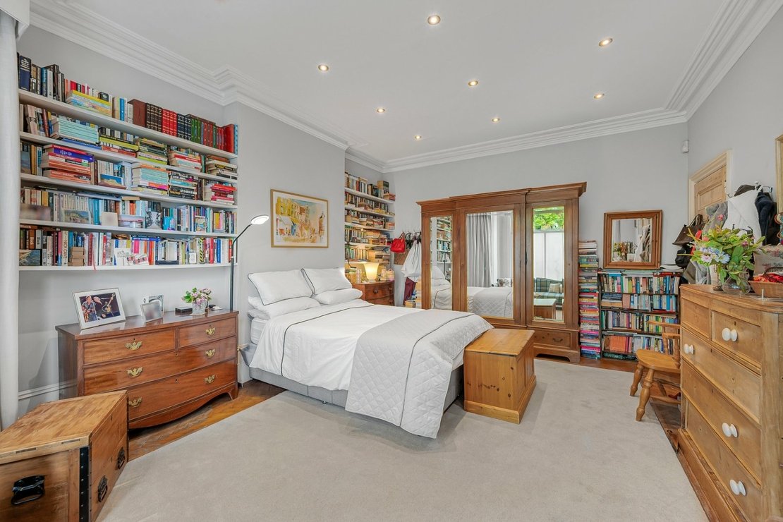 http://cdn.jonathanarron.com/property_image.1110cm740.v1/for-sale/The-Avenue-Brondesbury-Park-London-NW6/1866/1866_714e5b260be59c73180fde32e63df5f1.jpg