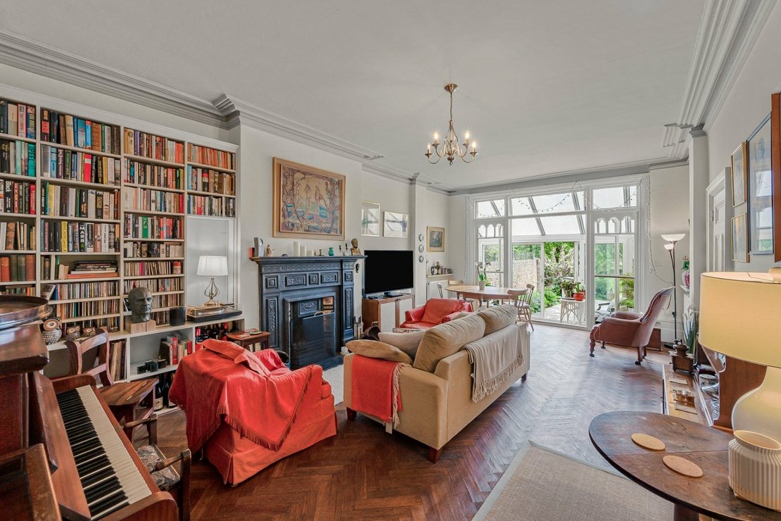 http://cdn.jonathanarron.com/property_image.1110cm740.v1/for-sale/The-Avenue-Brondesbury-Park-London-NW6/1866/1866_953c1c51904b6849ee1597403ddf77b2.jpg