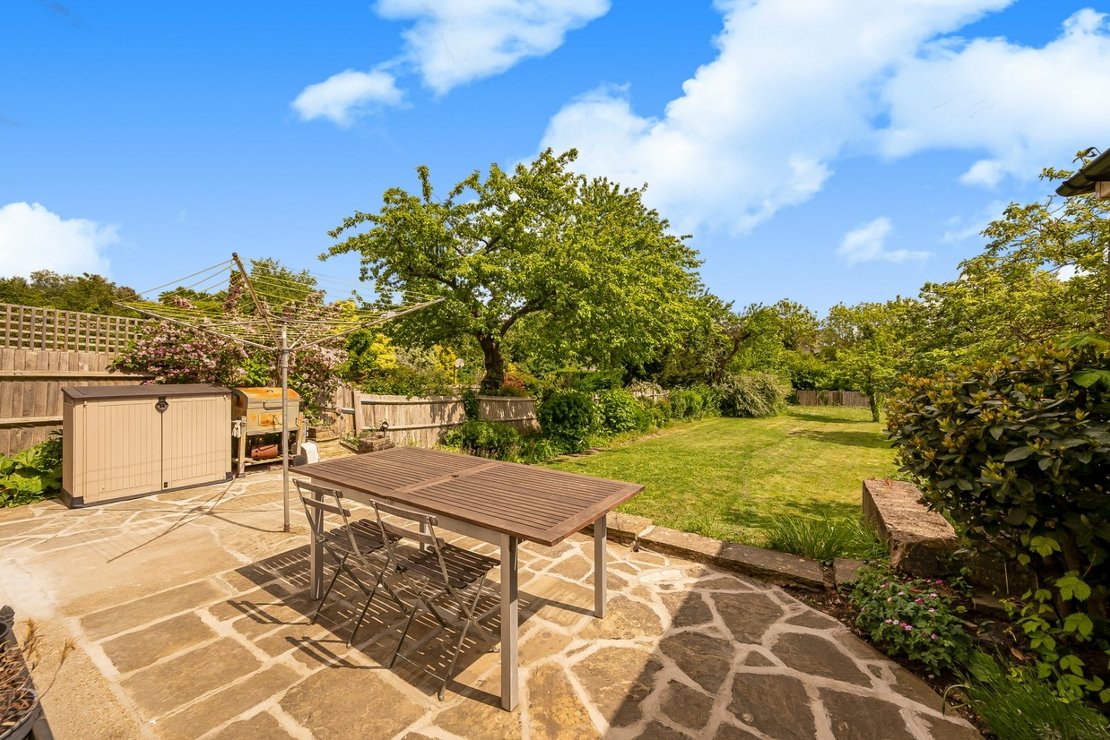 http://cdn.jonathanarron.com/property_image.1110cm740.v1/for-sale/The-Avenue-Brondesbury-Park-London-NW6/1866/1866_aaf1f107f3f89c79e2d6840d949e5446.jpg