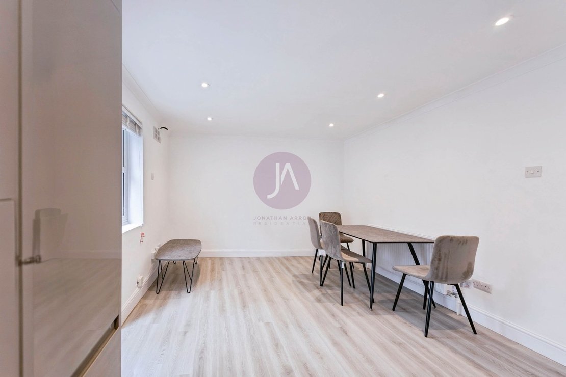 4 bedroom Flat to rent in Brondesbury Road-view4