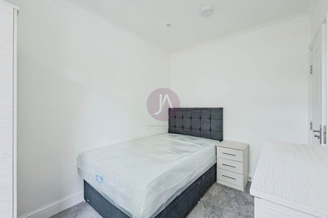 4 bedroom Flat to rent in Brondesbury Road-view10